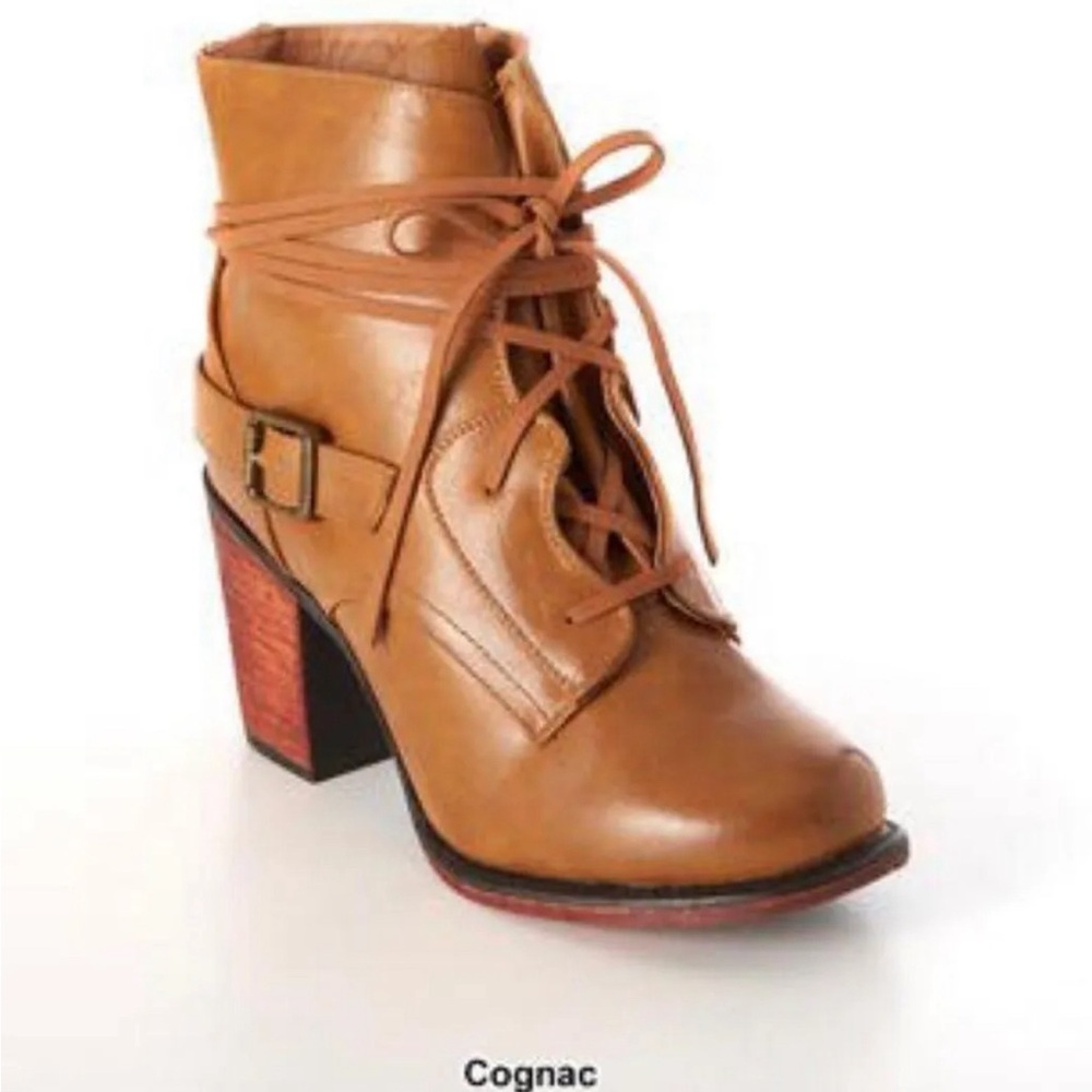 Vintage 93 Stepping Out Faux Leather Boots 8.5 W Wide Cognac